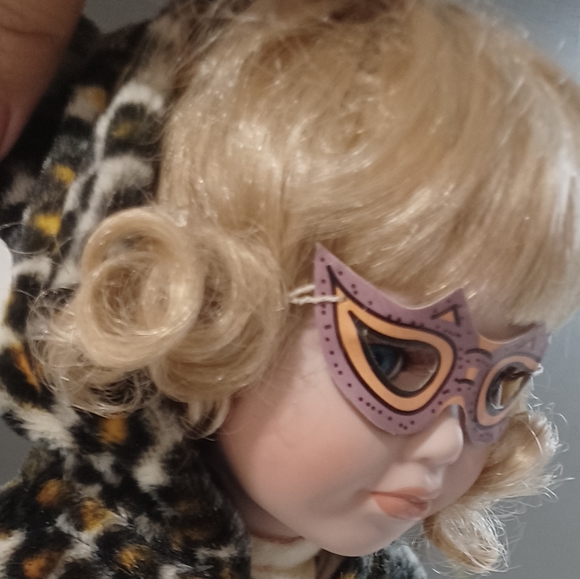 HALLOWEEN Porcelain 12" Doll In Leopard Costume w/ Treat Bag unbranded - Picture 6 of 6